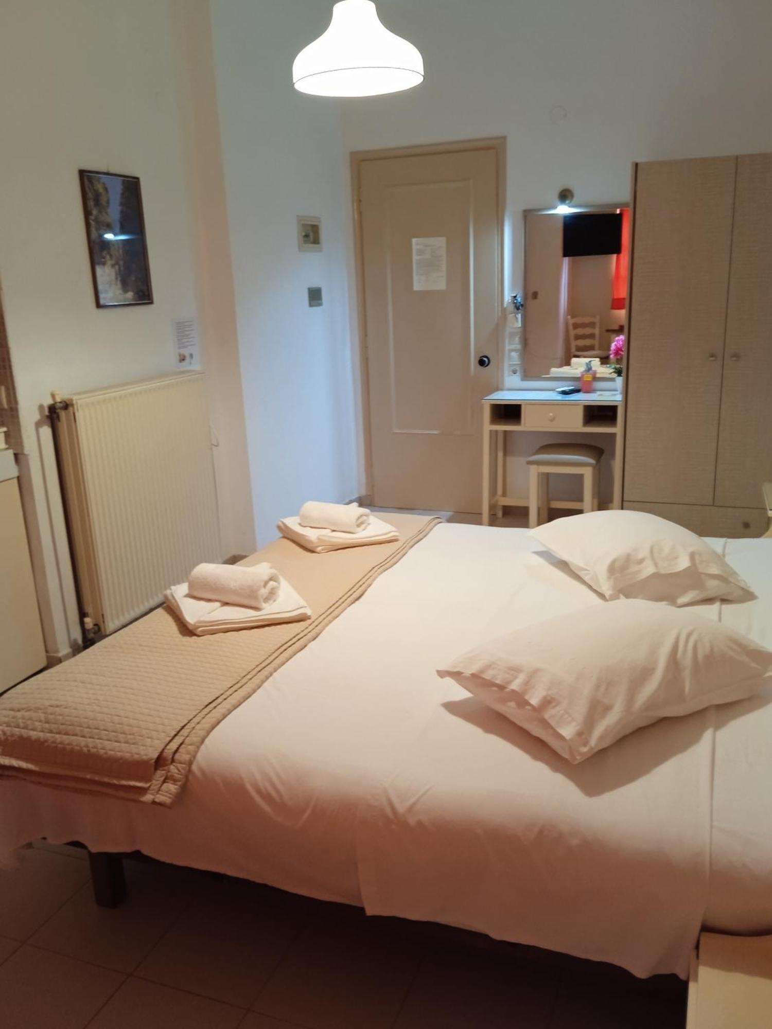 Ilona Apartments Chania Kato Daratso Rum bild