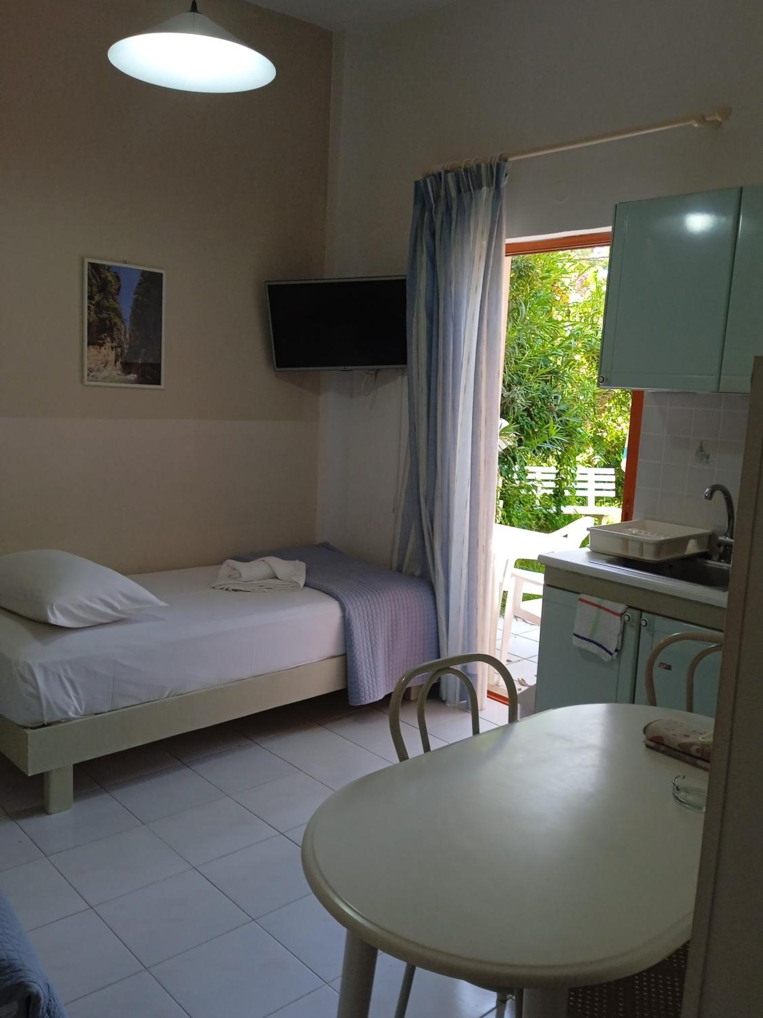 Ilona Apartments Chania Kato Daratso Rum bild